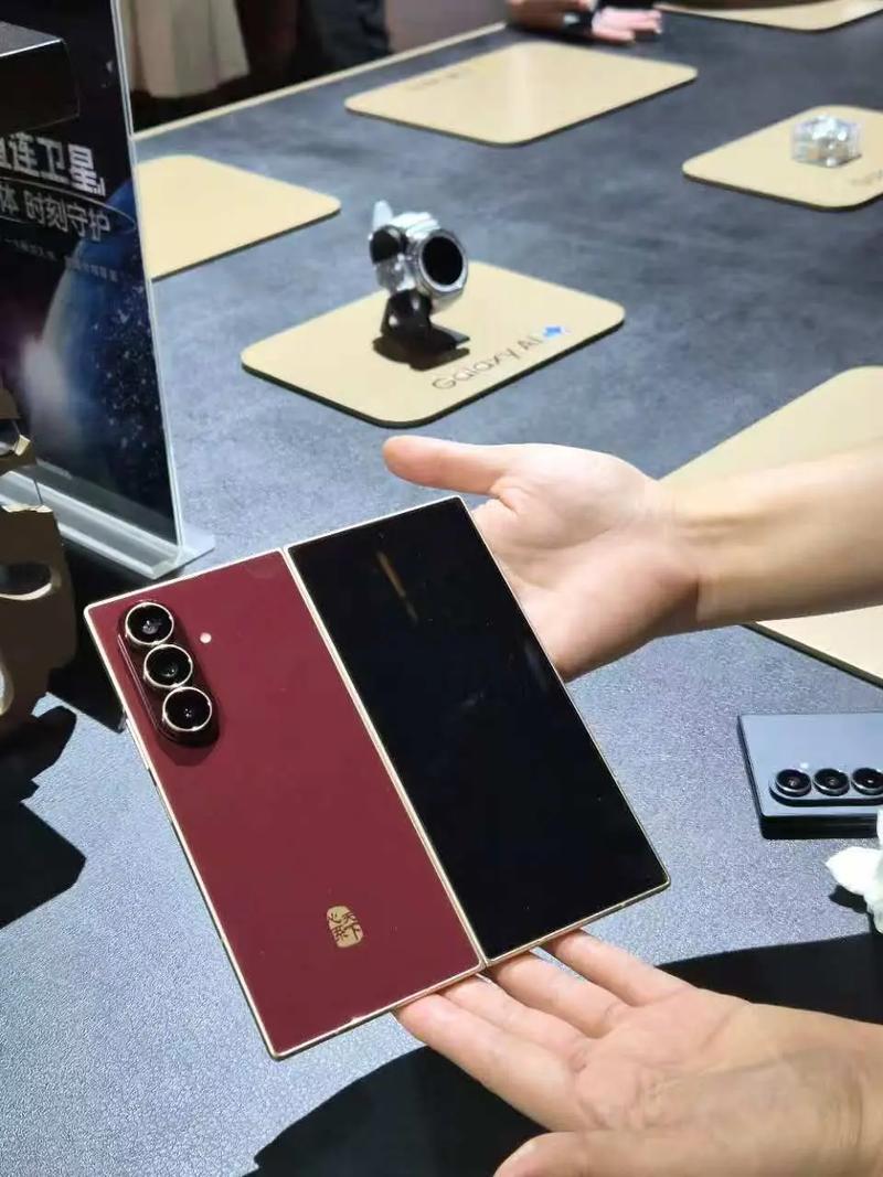 丹曦承韵 三星W26如何用一刀朱红，解透东方奢华密码